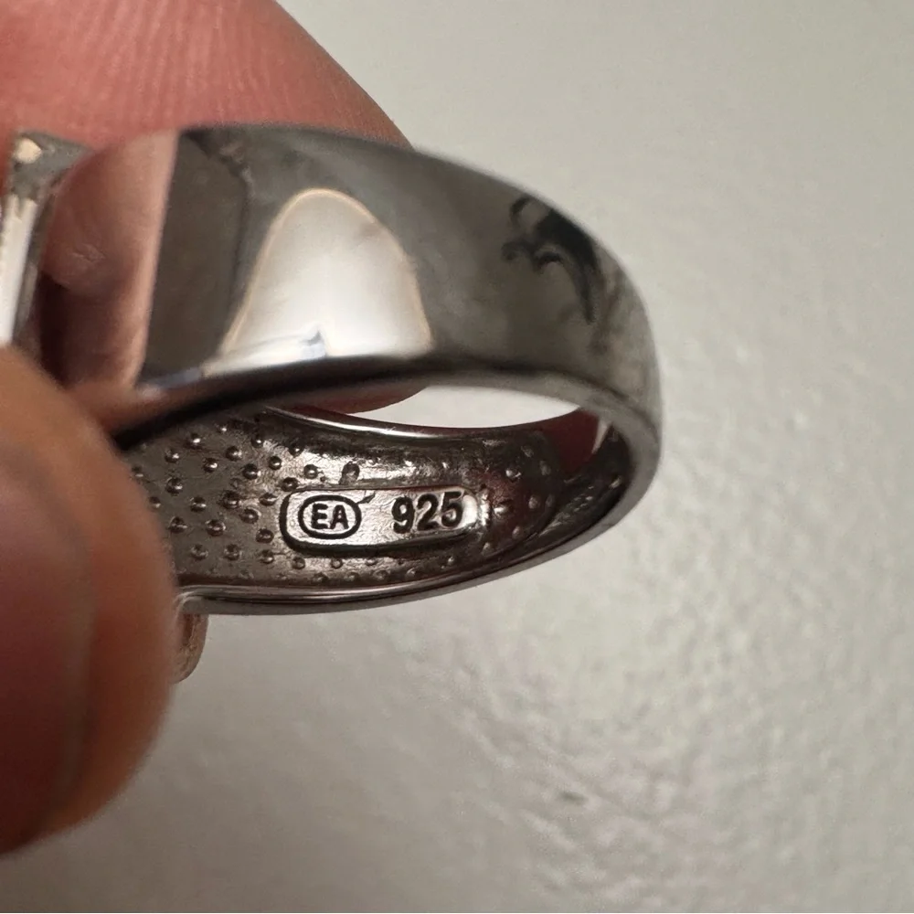 1980s Sterling silver 925 with 82 diamonds cocktail ring in a size 7.25 & 6.92 g